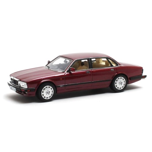 Matrix Jaguar XJR (XJ40) 1991-1994 - Red Metallic 1:43 model car