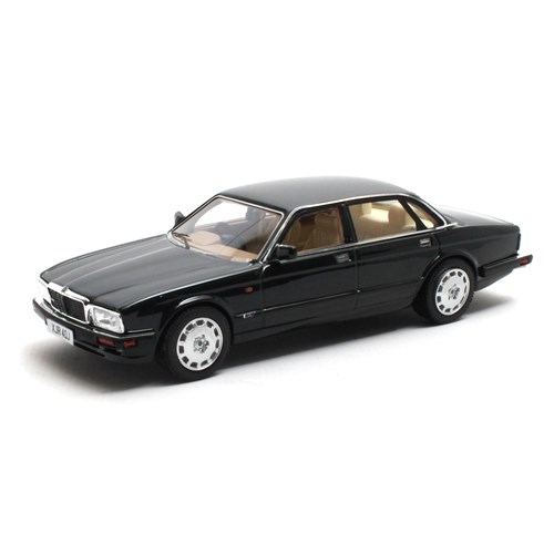 Matrix Jaguar XJR (XJ40) 1991-1994 - British Racing Green 1:43