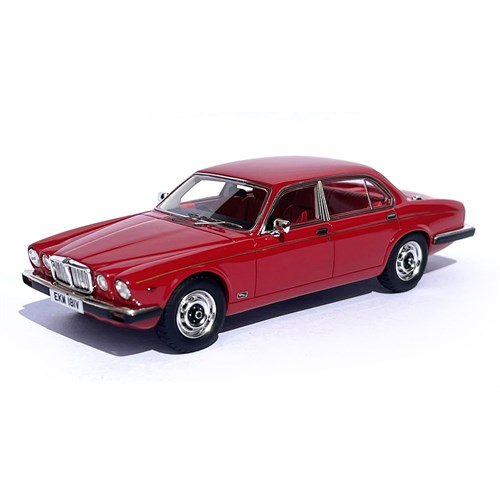 Matrix Jaguar XJ6 SIII 4.2 1979-1985 - Damson Red 1:43 model car