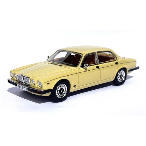 Matrix Jaguar XJ6 SIII 4.2 1979-1985 - Portland Beige 1:43