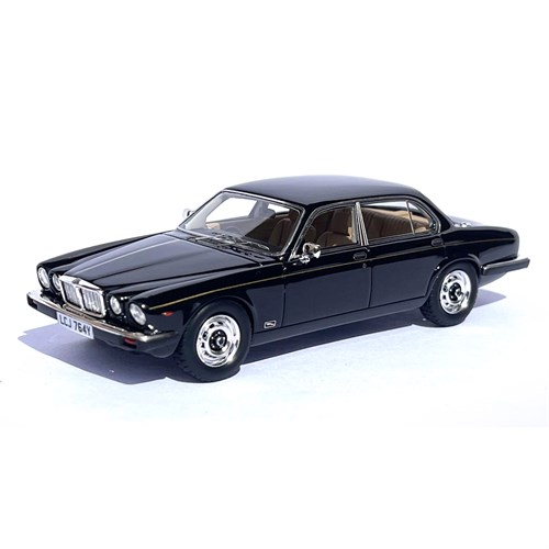 Matrix Jaguar XJ6 SIII 4.2 1979-1985 - Black 1:43