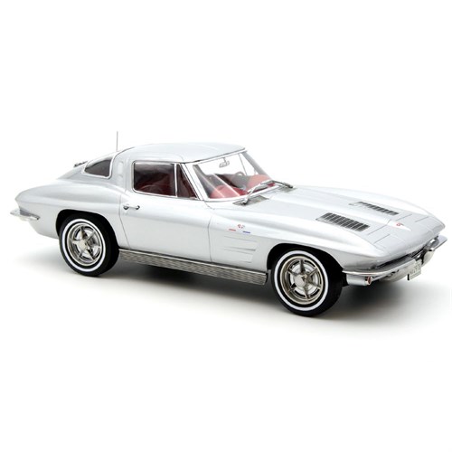 Norev Chevrolet Corvette Stingray 1963 - Sebring Silver 1:18 model car