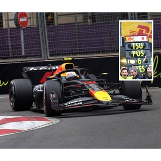 Spark Red Bull RB21 w. Pit Board - 2025 Azerbaijan Grand Prix - #22 Yuki Tsunoda 1:43 model car