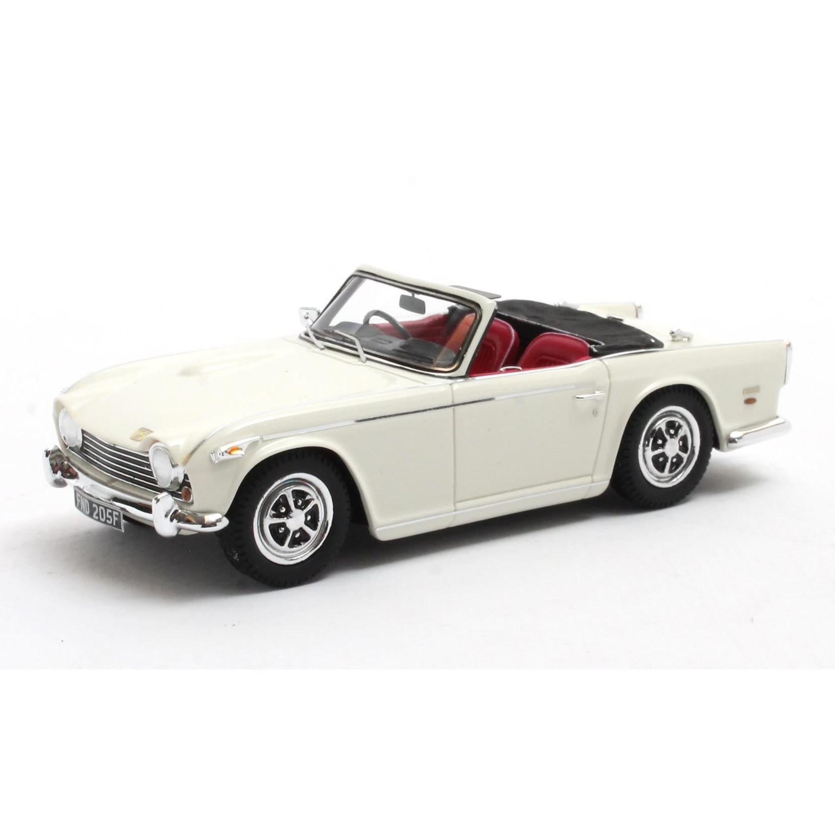 Matrix Triumph TR5 P.I. 1967-1968 - White 1:43